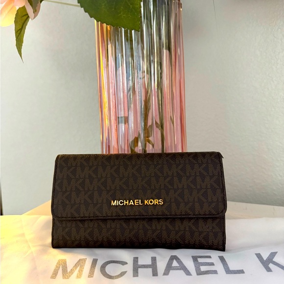 Authentic MK Wallet - Picture 1 of 5